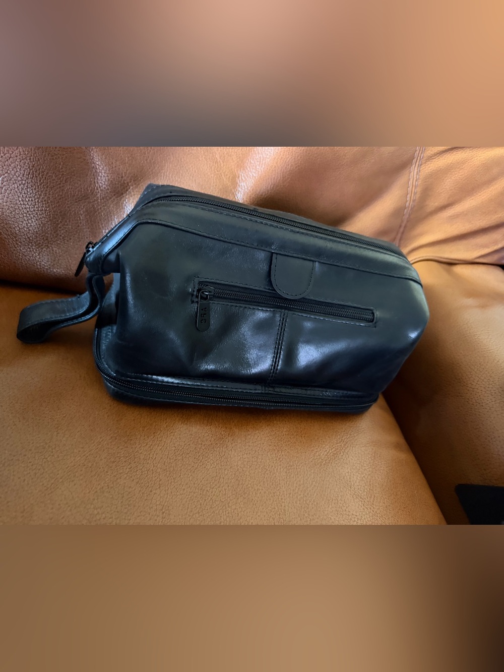 AmeriLeather black leather mens toiletry bag